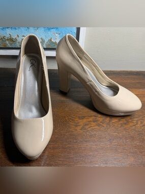 It’s OK Beige Patent High Heel Pumps 10W